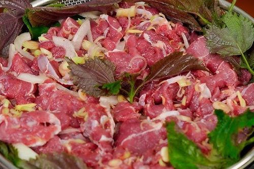 Cách làm bò hấp lá tía tô thơm lừng, mềm mượt