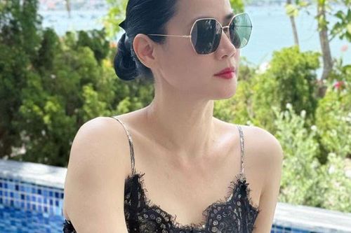 Mỹ nhân Việt tuổi 48 vẫn trẻ trung, làm mẹ đơn thân 2 con, tổ ấm 4 tầng giữa TP.HCM đẹp như khu vườn