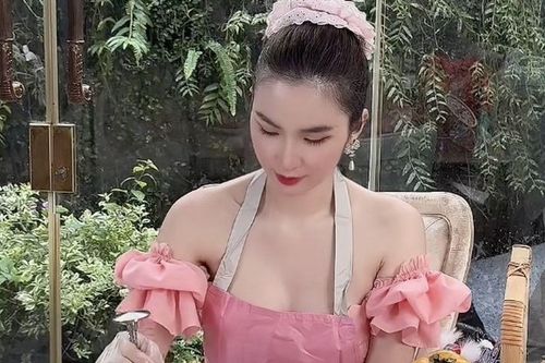 Bên trong biệt thự của Ngọc Loan: Mùa Trung thu nào cũng tự tay trang trí, làm bánh cực khéo