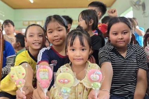 Trăng về trên những miền xa