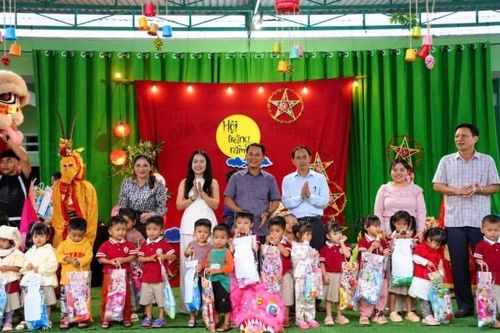 Quảng Ngãi: Tu Mơ Rông mang Trung thu đến hơn 2.500 thiếu nhi Xơ Đăng