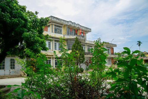 Vì sao cơ sở cao đẳng ở Huế bị bỏ hoang gần 10 năm?