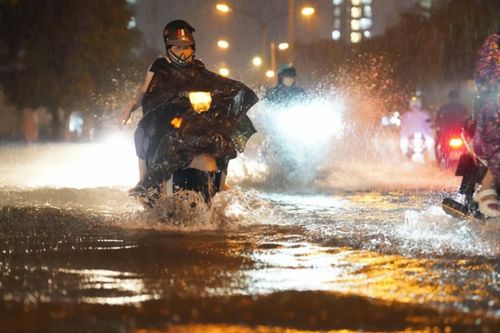 Mưa lớn dồn dập ở TP.HCM và Nam Bộ: Không bất thường về mùa, đáng lo ở cường độ