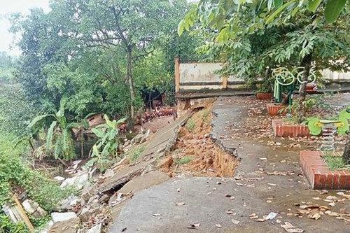 Hà Nội: Cấp bách xử lý sạt lở nhà văn hóa Phú Nhiêu