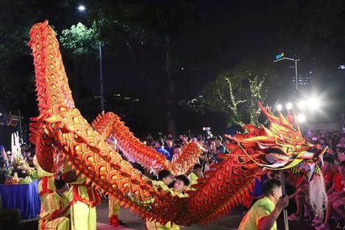 Rộn ràng Đêm hội Trăng rằm 2026 bên hồ Hoàn Kiếm
