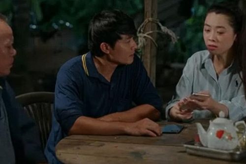 Sau khi lén ghi hình 'cát tặc', Bình lo sợ đang bị theo dõi