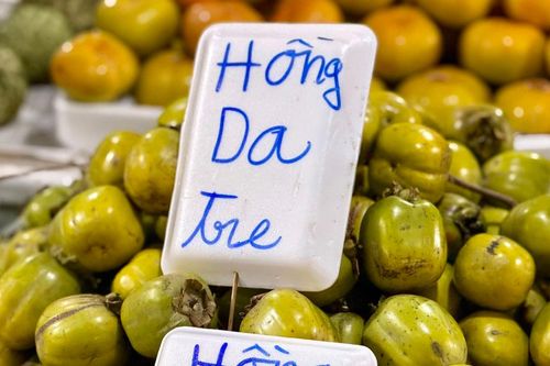 Tiểu thương lý giải giá hồng da tre đắt ngang hoa quả nhập khẩu nhưng vẫn được người tiêu dùng thi nhau tìm kiếm