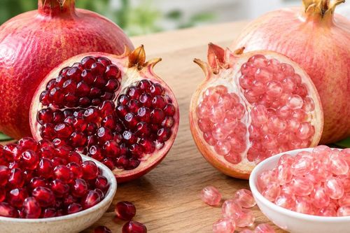 Hạt lựu màu đỏ hay hồng nhạt, loại nào tốt hơn cho làn da?