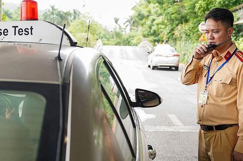 Thi bằng lái ô tô vì sao có người trượt tới 18 lần?