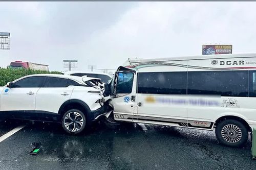 Tạm giữ hình sự lái xe Lexus vì cố tình phanh đột ngột gây tai nạn trên cao tốc