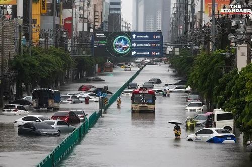 Bangkok tuyên bố toàn bộ 50 quận là vùng thảm họa ngập lụt do mưa lớn