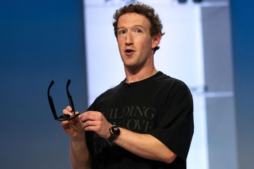 Mark Zuckerberg liên tục đổi đồng hồ 'hàng hiếm' trong tháng 9