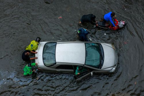 Bangkok ban bố tình trạng thảm họa vì ngập lụt kỷ lục