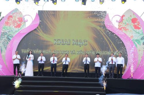 Khai mạc Tuần Văn hóa, Du lịch và Xúc tiến thương mại Lễ hội Côn Sơn - Kiếp Bạc
