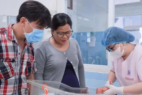Chăm sóc trẻ sinh non mắc bệnh vảy cá bẩm sinh