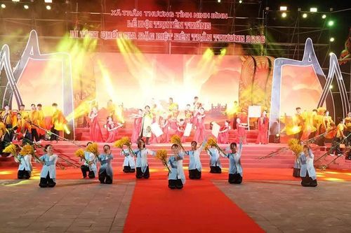 Khai mạc lễ hội truyền thống Đền Trần Thương năm 2026