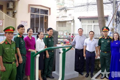 Sư đoàn 309 (Quân khu 7) giáo dục truyền thống thông qua công tác dân vận