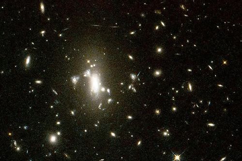 Kính viễn vọng Hubble hoàn thành vòng quỹ đạo thứ 200.000