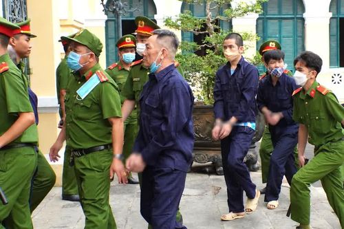 Điều kiện áp dụng thủ tục rút gọn với người tự nguyện nhận tội