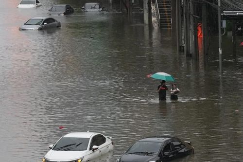 Mưa lũ ở thủ đô Bangkok, hàng trăm người phải sơ tán