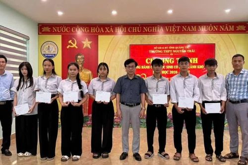 Thêm điểm tựa cho học sinh có hoàn cảnh khó khăn