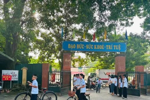 Nhà trường nói gì về 'ủng hộ tự nguyện' tại Chương trình Thắp sáng niềm tin?
