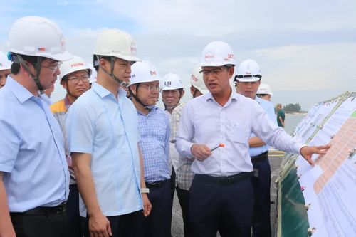 Bí thư Tỉnh ủy Quảng Trị yêu cầu tăng tốc dự án cảng Mỹ Thủy và Quốc lộ 15D
