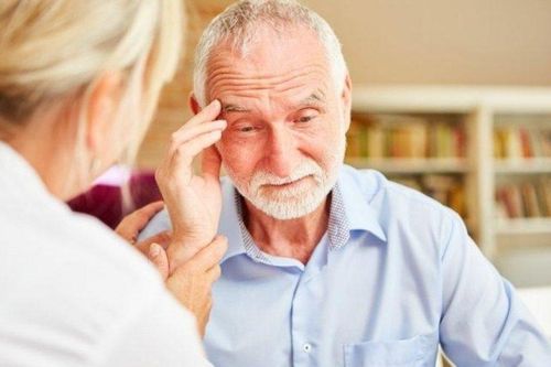 Những dấu hiệu dễ bị bỏ qua từ sớm của người sa sút trí tuệ