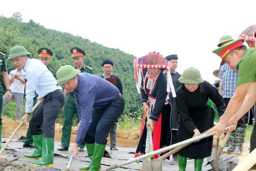 Giao thông nông thôn mở lối cho sản xuất vùng cao Lào Cai