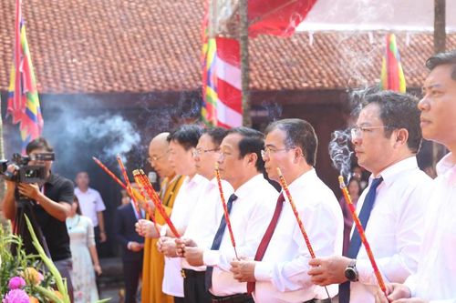 Dâng hương tưởng niệm 584 năm ngày mất Anh hùng dân tộc, Danh nhân Văn hóa thế giới Nguyễn Trãi