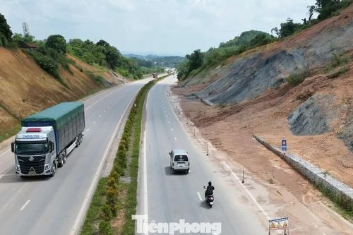 Quốc lộ 4B Lạng Sơn đi Quảng Ninh còn nhiều sạt lở, phong tỏa lòng đường