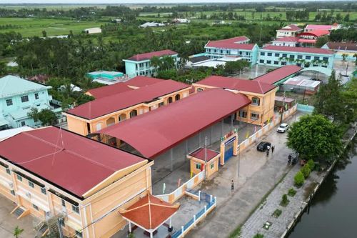 Trường học mới khang trang từ trụ sở xã dôi dư