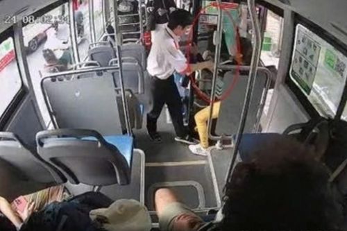 Xô đuổi hành khách xuống xe buýt ở TPHCM, nam nhân viên bị đình chỉ
