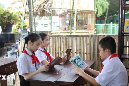 Lan tỏa văn hóa, gìn giữ tiếng Việt tại Lào