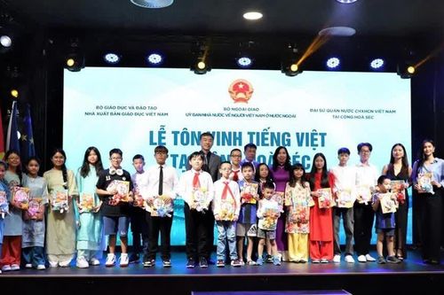 Tiếng Việt cho kiều bào: Cây cầu nối thế hệ trẻ với cội nguồn