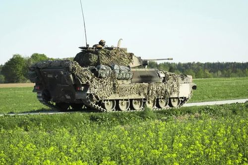 Xe bọc thép NATO trúng đạn bắn nhầm, 4 binh sĩ bị thương