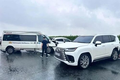 Tạm giữ hình sự lái xe ô tô Lexus gây tai nạn trên cao tốc