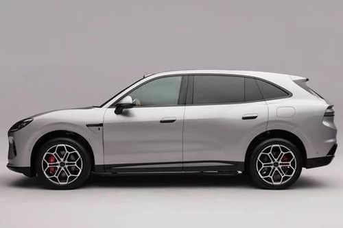 SUV công suất 462 mã lực, trang bị tối tân, giá gần 930 triệu đồng
