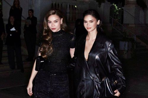 Hồ Ngọc Hà đọ sắc nổi bật bên mỹ nhân Miss Universe ở Ý