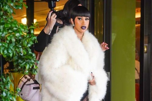 Cardi B gây chú ý với kiểu tóc độc đáo khi dự show thời trang