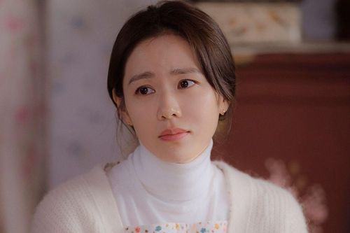 Son Ye Jin gặp khó