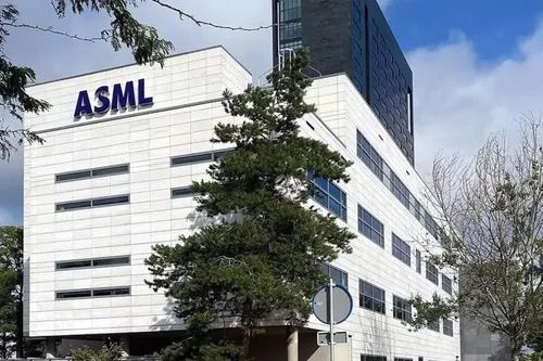 Gã khổng lồ quang khắc ASML 'trắng doanh thu' tại chính sân nhà