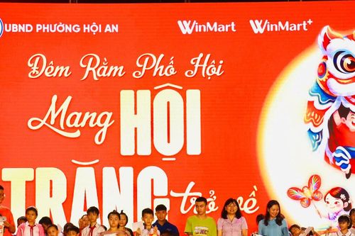 Đặc sắc chương trình 'Mang hội trăng trở về' tại phường Hội An