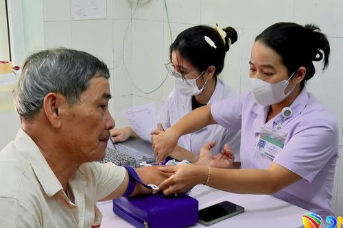 Phường Hòa Khánh khám sức khỏe cho hơn 200 người dân