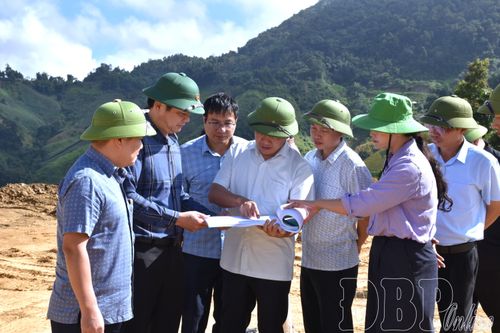 Phó Chủ tịch Thường trực UBND tỉnh Lò Văn Cương kiểm tra tiến độ một số công trình, dự án