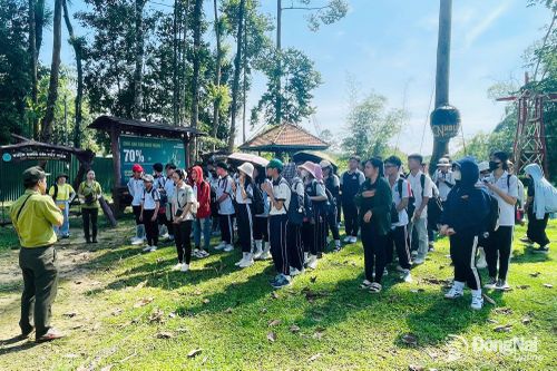 Khai thác du lịch gắn với bảo tồn thiên nhiên