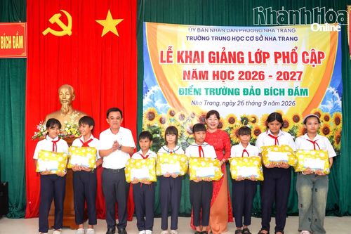 Khai giảng lớp phổ cập giáo dục tại Bích Đầm