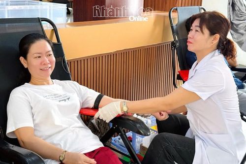 Hơn 200 người dân phường Đông Ninh Hòa tham gia hiến máu tình nguyện