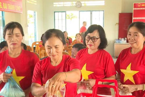 Những hạt gạo nghĩa tình, những tấm lòng sẻ chia