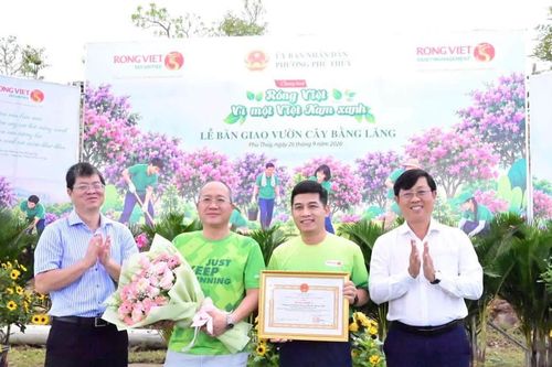 Lâm Đồng tặng Bằng khen cho Công ty Cổ phần Chứng khoán Rồng Việt